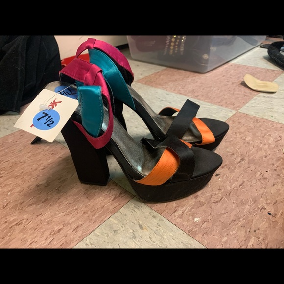 Chunky Satin color block heels - Picture 1 of 3
